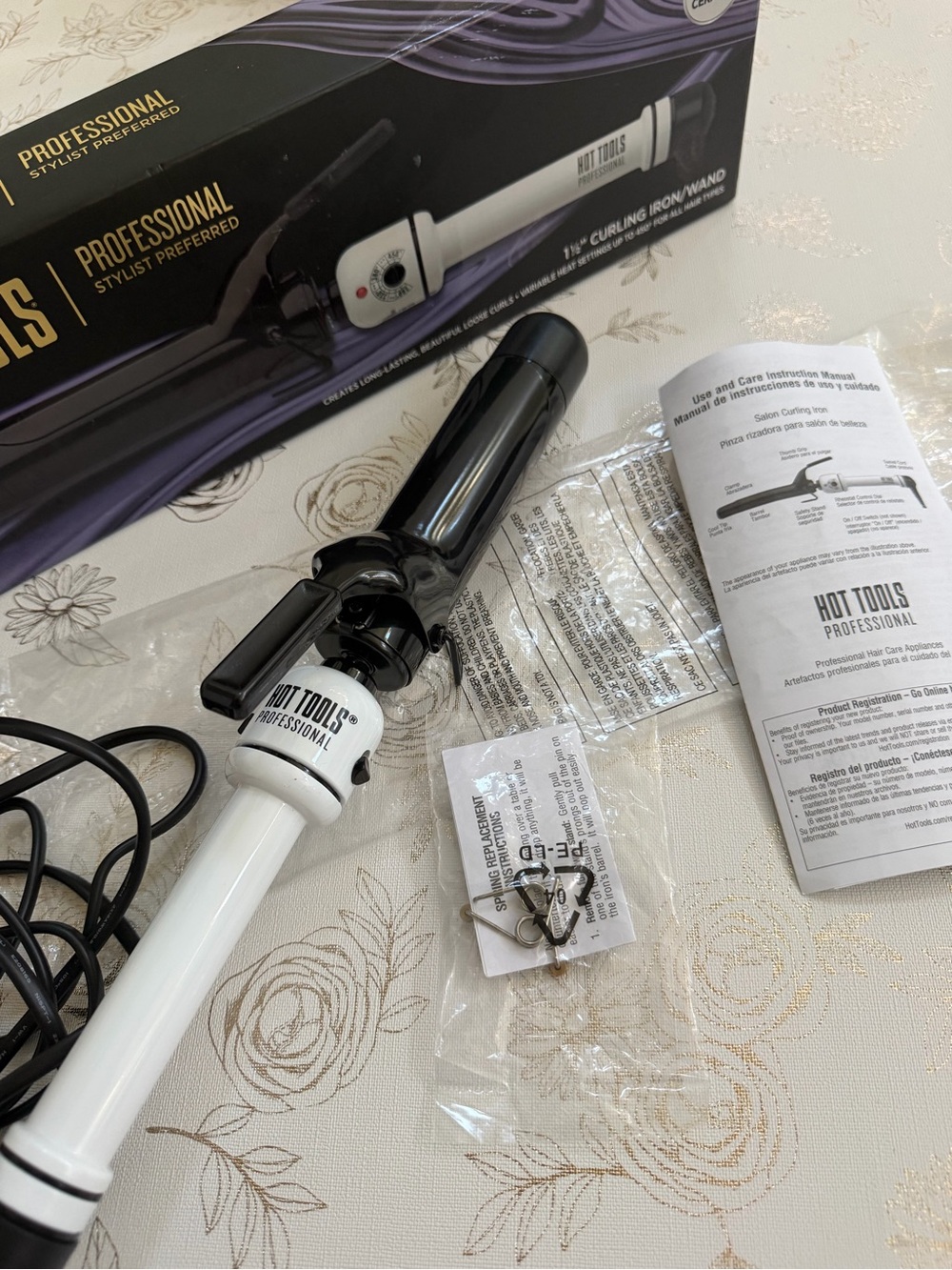 Hot Tools Professional Nano Ceramic 1-1/2" Curling Iron / Wand - Model HTBW46 - Picture 3 of 8